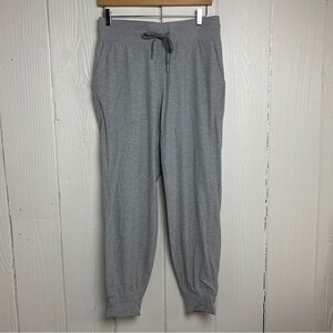 Lululemon Ready to Rulu High-Rise Jogger
Heathered Raceway Grey Size 8